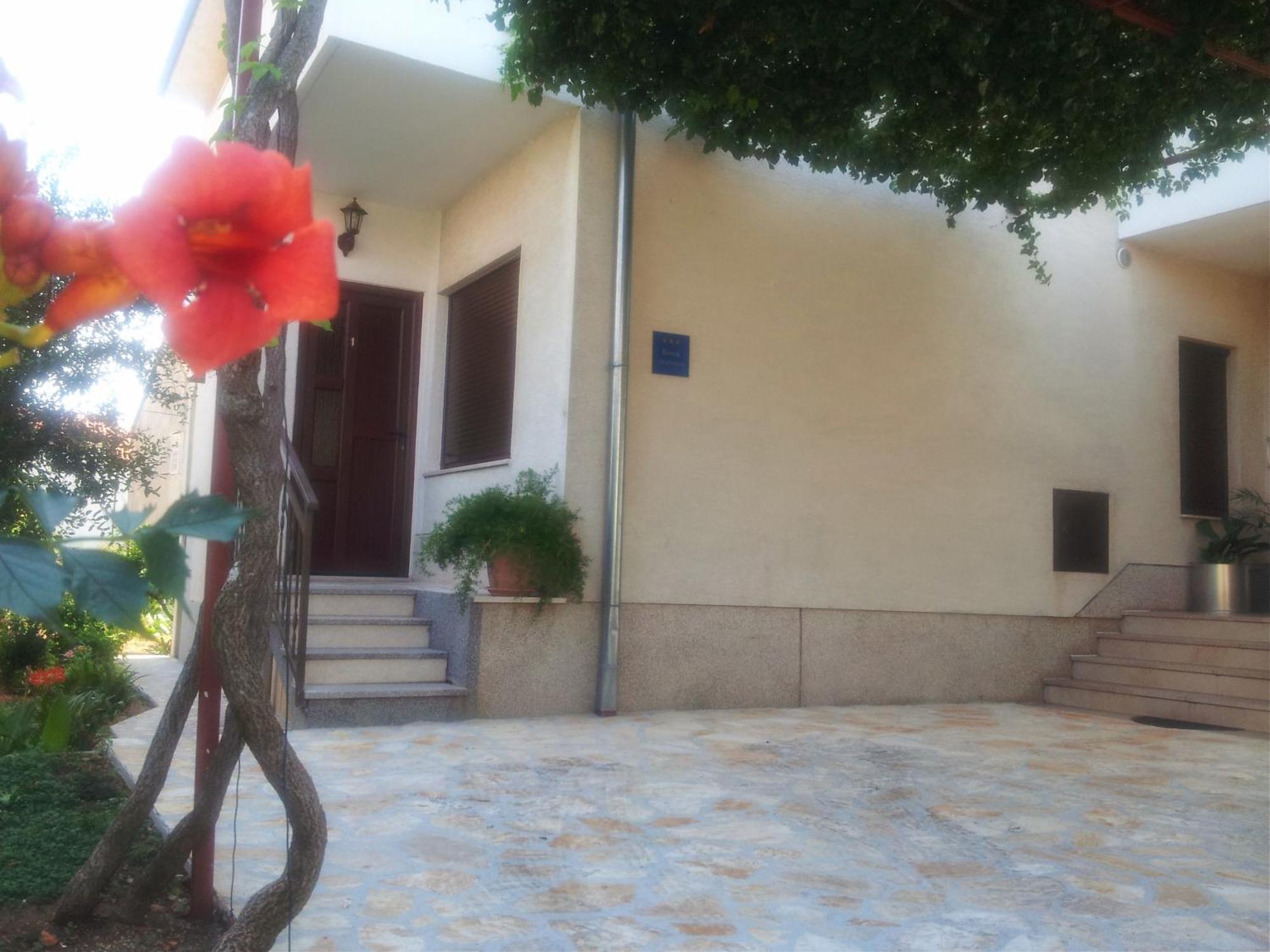 Apartments Sofija Trogir Exterior photo
